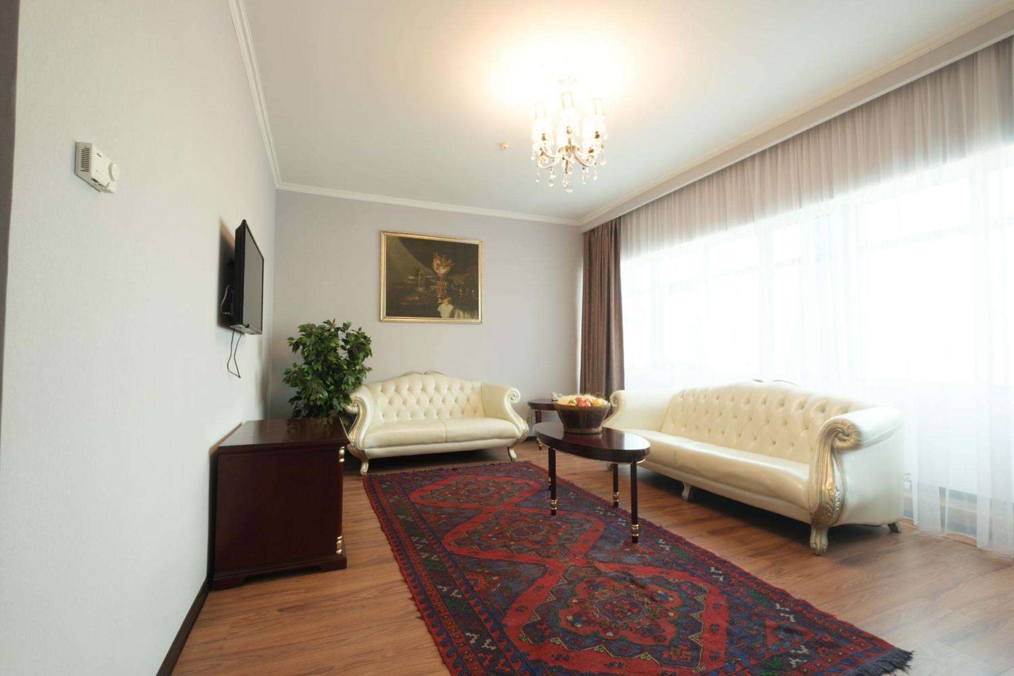Reikartz Park Astana Ex-Royal Park Hotel & Spa Exterior photo