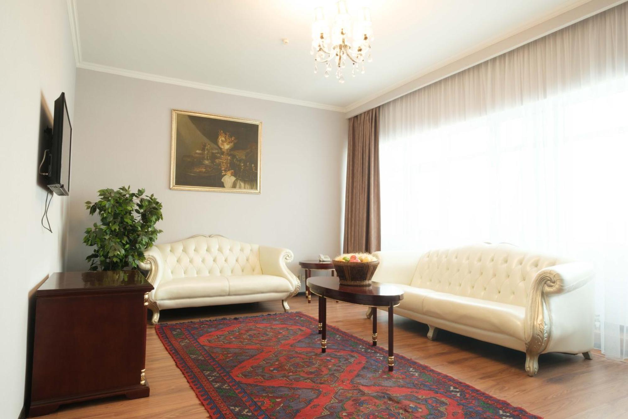 Reikartz Park Astana Ex-Royal Park Hotel & Spa Exterior photo