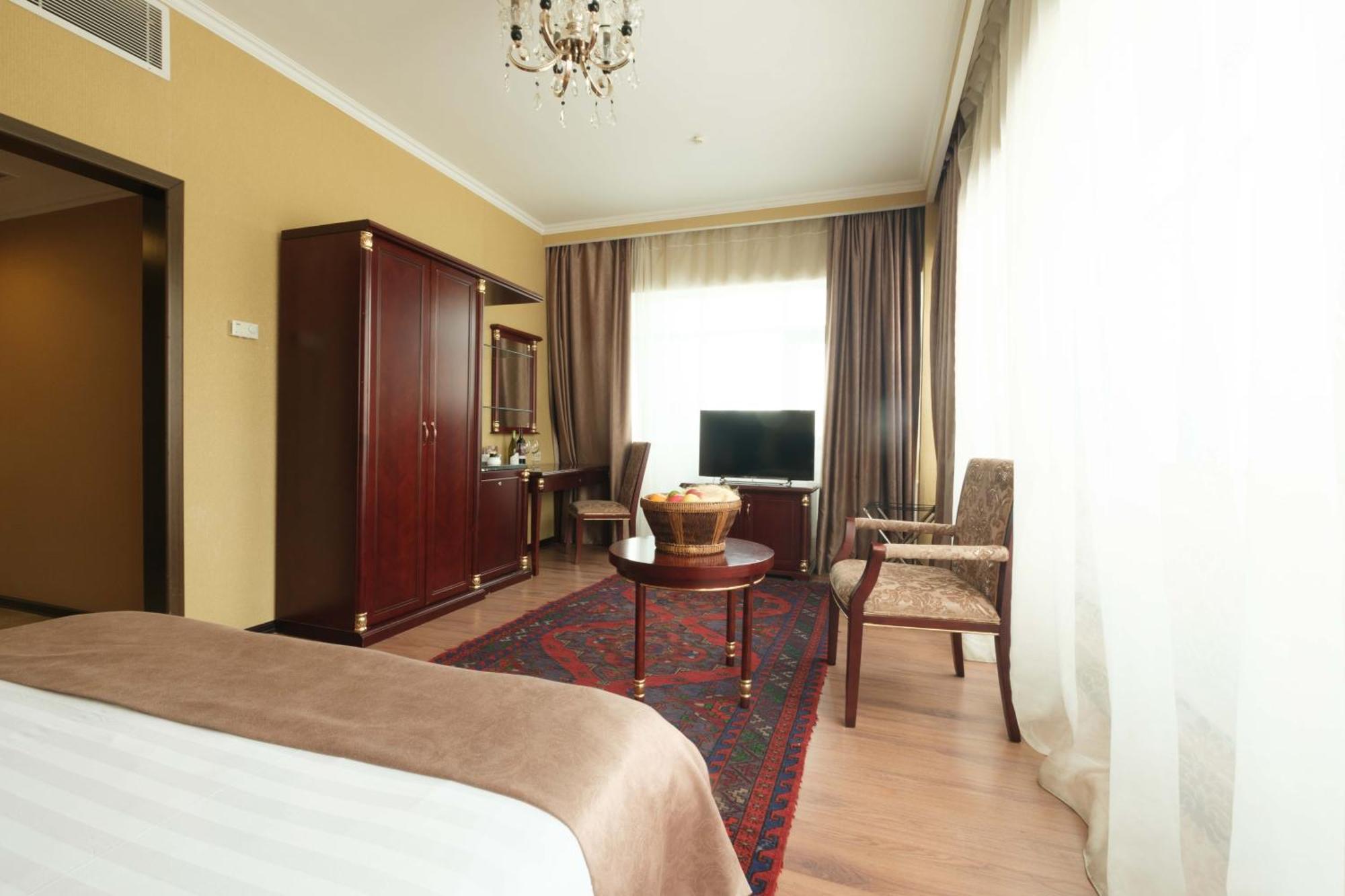 Reikartz Park Astana Ex-Royal Park Hotel & Spa Exterior photo