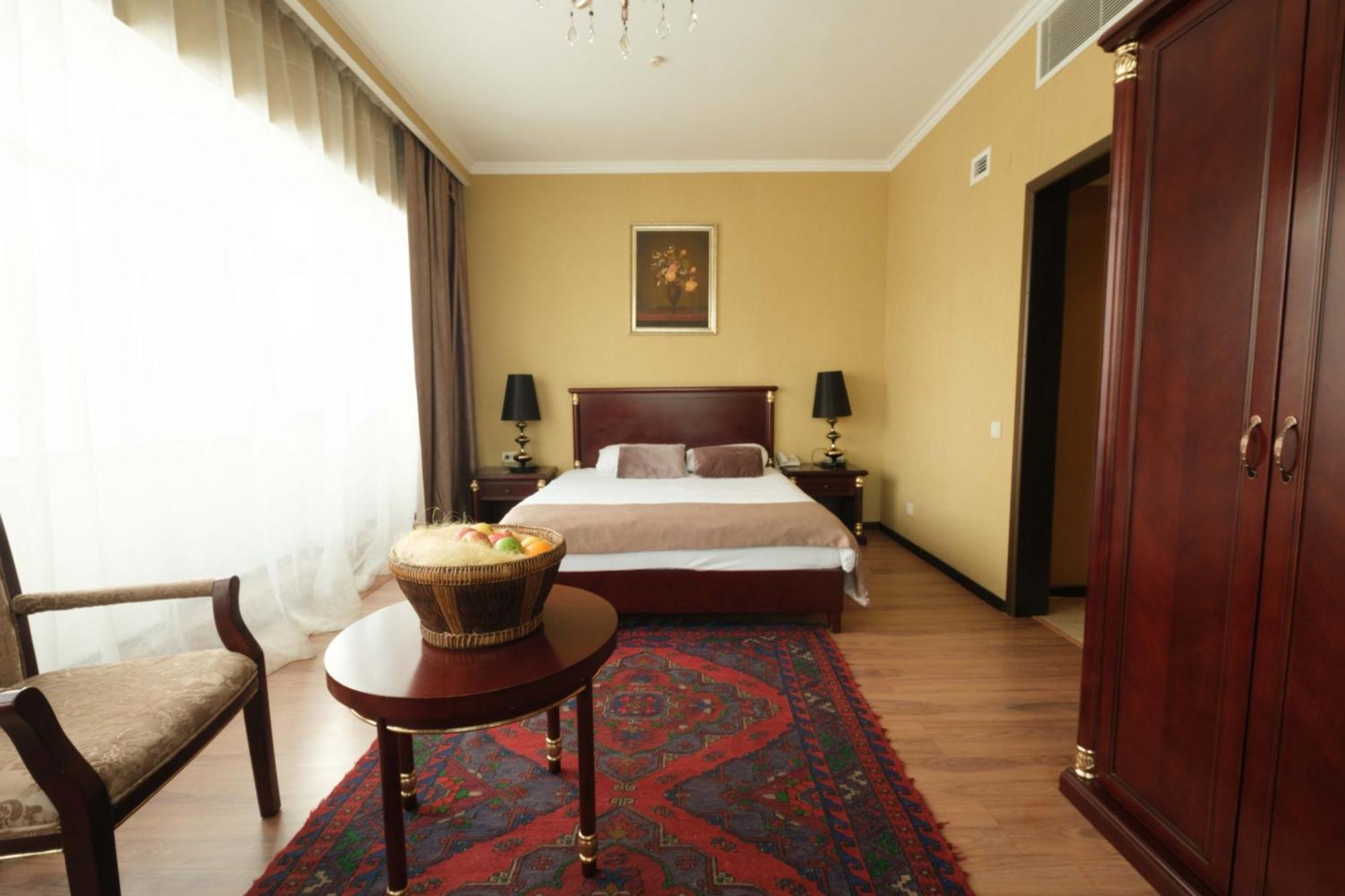 Reikartz Park Astana Ex-Royal Park Hotel & Spa Exterior photo